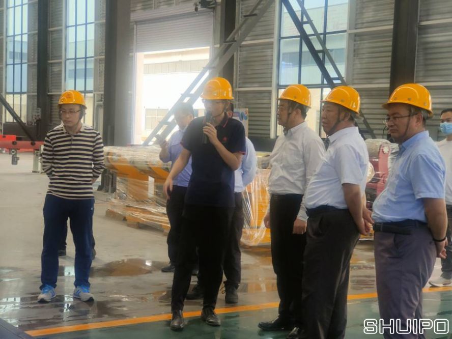 山東省科學(xué)院激光研究所所長(zhǎng)賈中青、山東省機(jī)械設(shè)計(jì)研究院院長(zhǎng)林江海帶領(lǐng)激光、高端裝備領(lǐng)域?qū)＜乙恍?人到水泊焊割實(shí)地調(diào)研2